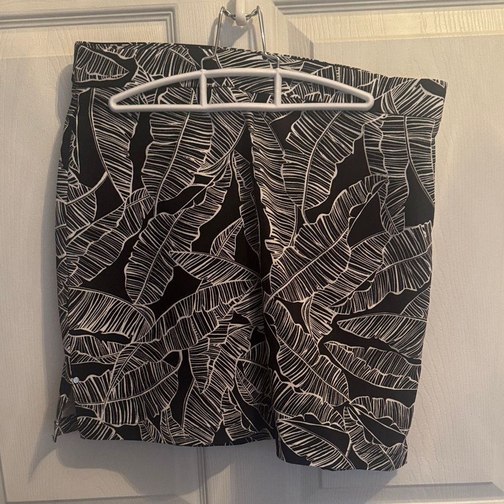 Black and White Leaf Print Skort